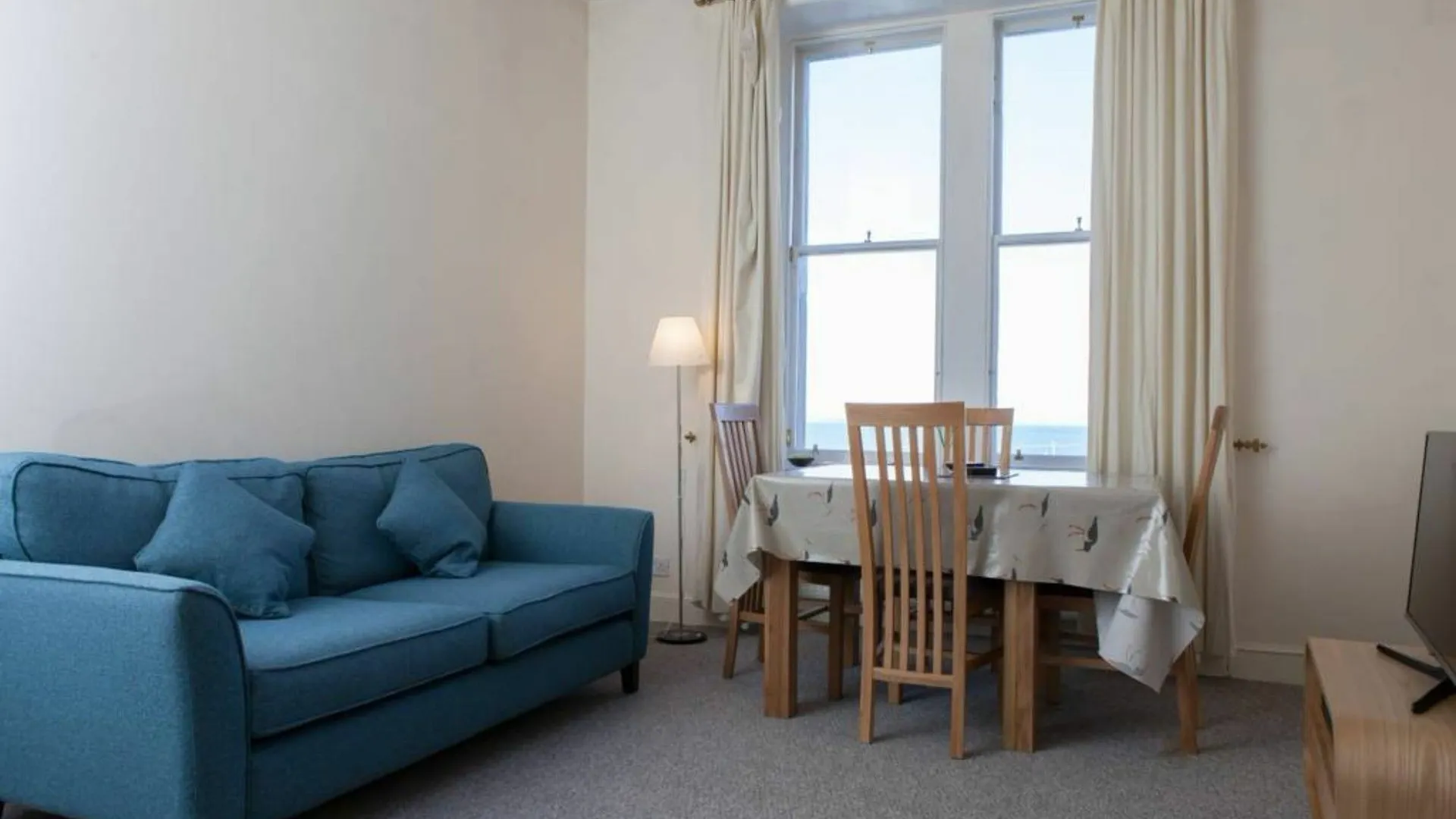 2 Bedroom Flat By The Sea Edinburg