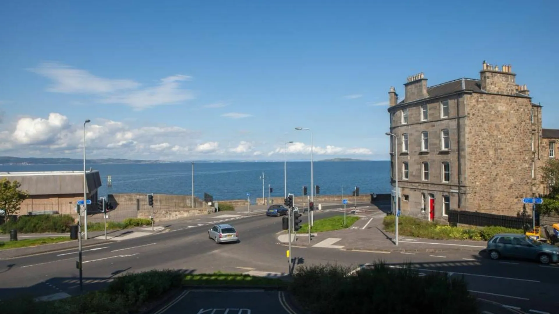 2 Bedroom Flat By The Sea Edinburg